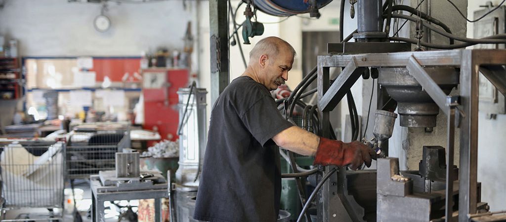 MANUFACTURING MACHINARY